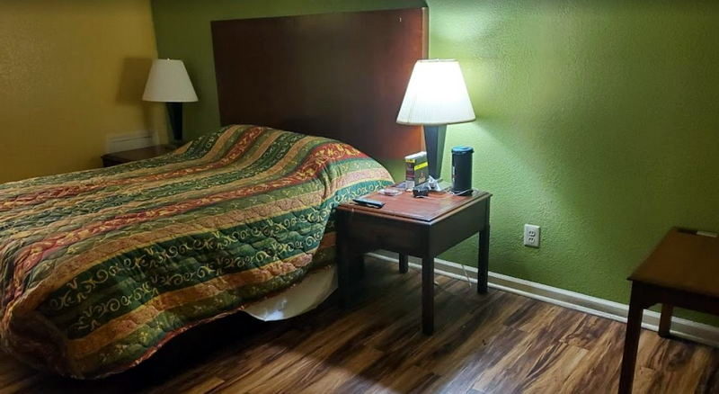 Crown Motel (Woodward Inn) - Web Listing (newer photo)